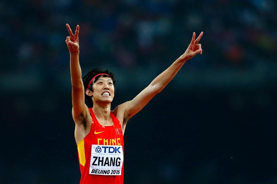 两年后张国伟还打破了名宿朱建华保持的室内跳高全国纪录