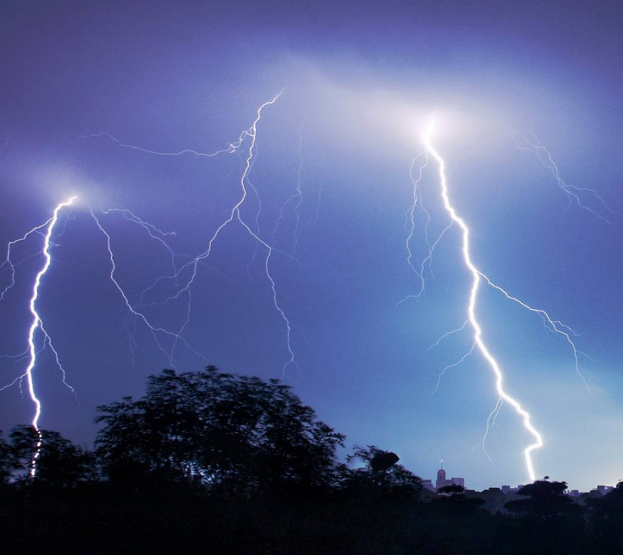 触电与被雷劈哪一种情况更惨