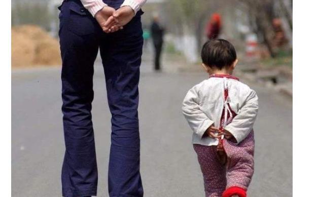 上了年纪的人走路总喜欢背着手对身体是好是坏终于明白了