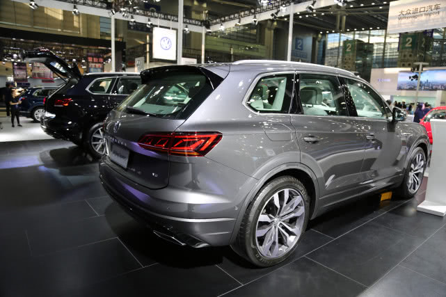 实拍大众途锐低调而奢华suv60万级别富豪座驾