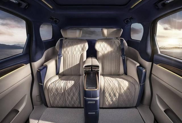 豪华mpv不止埃尔法,新款gl8更能满足你想象,4座布局不是问题