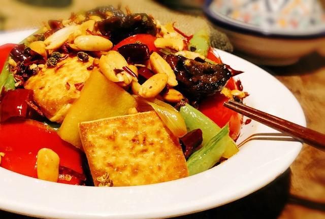 豆腐这样做简直太下饭了 宫保皮蛋豆腐 打开豆腐新世界 新世界 豆腐 皮蛋 新浪新闻 豆腐这样做简直太下饭了 宫保皮蛋豆腐 打开豆腐新世界 新世界 豆腐 皮蛋 新浪新闻