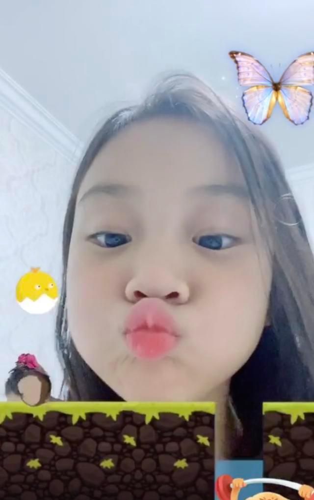 现在短视频平台做的不错,有了许多插件,有许多小游戏可以将人物的表情