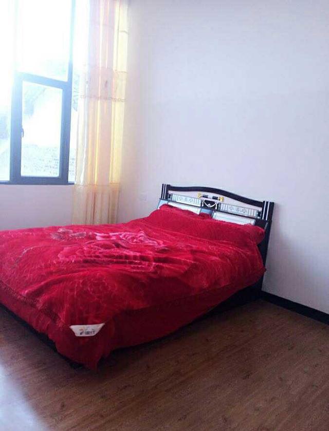 晒晒婆家农村婚房,外表光鲜亮丽,里面装修一言难尽!