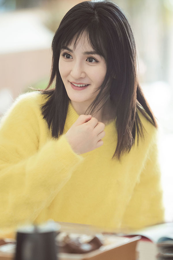 谢娜当妈后越来越少女综艺造型超级减龄笑容灿烂侧脸颜值逆天