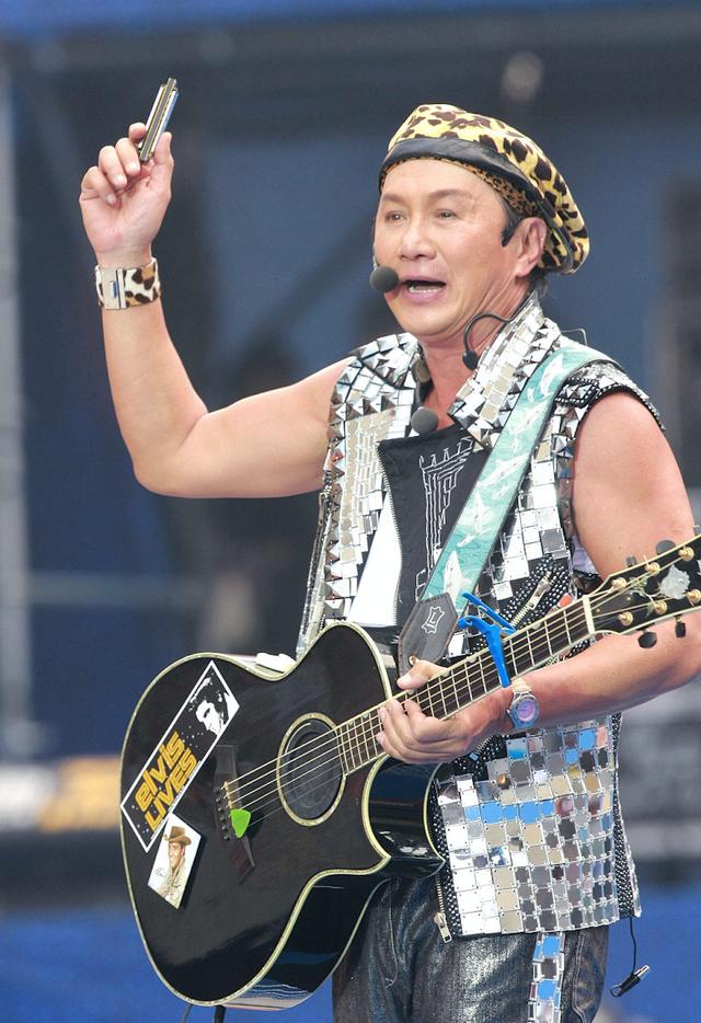 71岁许冠杰取消个唱自掏25万救济失业技师,办线上演出为众人筹款