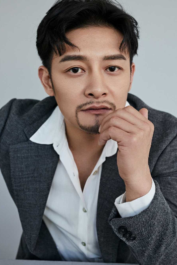 《冰糖炖雪梨》里的迷人金教练成功麾入演员夏铭浩的角色图鉴中!