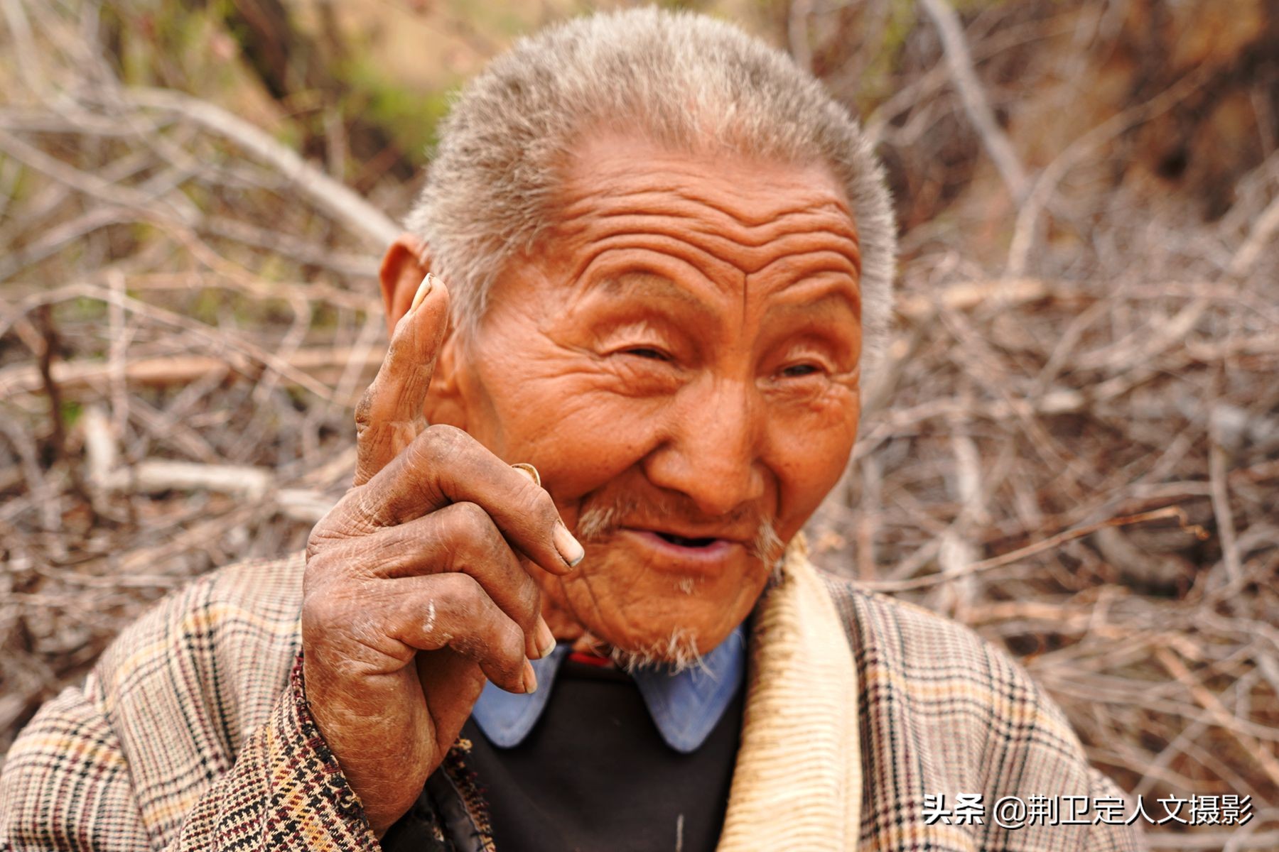 77岁农村大叔痴迷阴阳八卦40年独居深山参悟天机看活成啥样