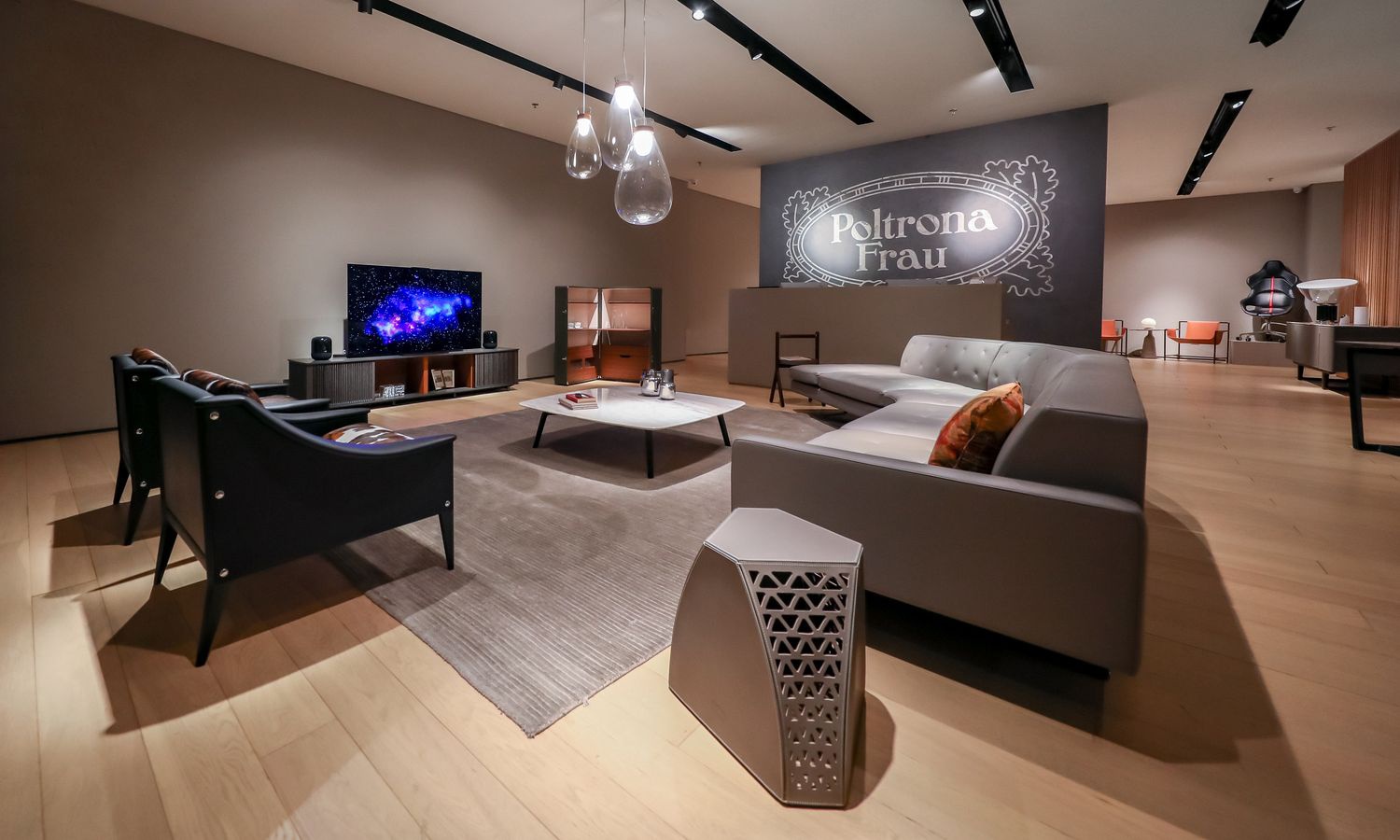 私人家庭影院遇上智能 华为智慧屏 X65让网友直呼真香！