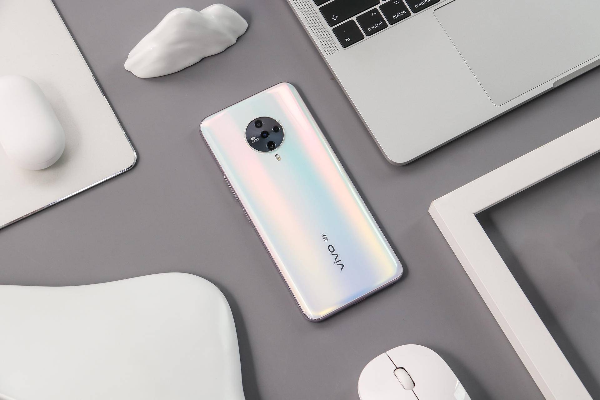 旧手机瞬间不香了,原来手机还可以这么好看|天鹅湖|vivo s6|时尚_新浪