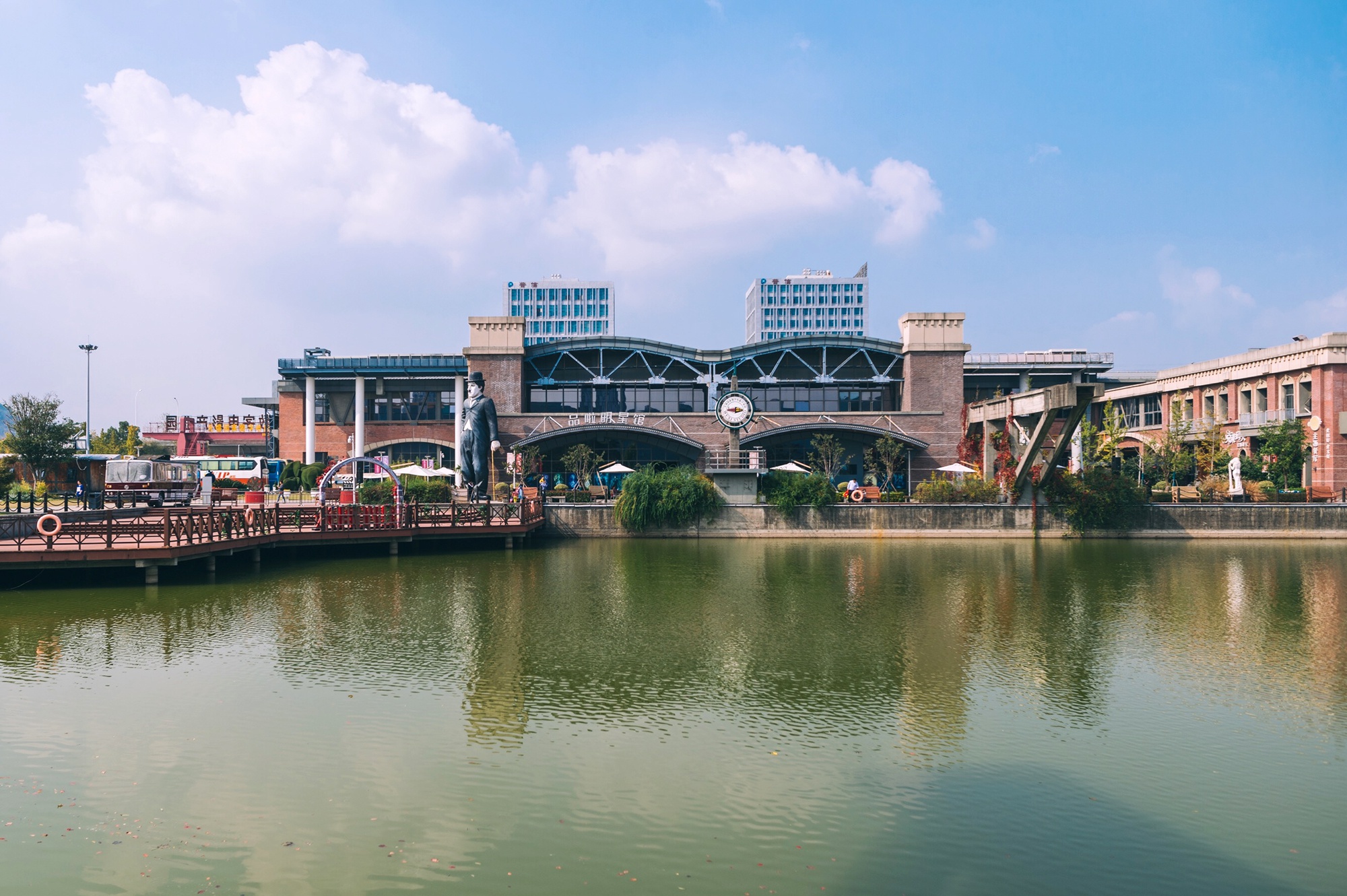 无锡影都最初时是一座关停并废弃的老钢厂(曾经无锡最大的轧钢厂:雪浪