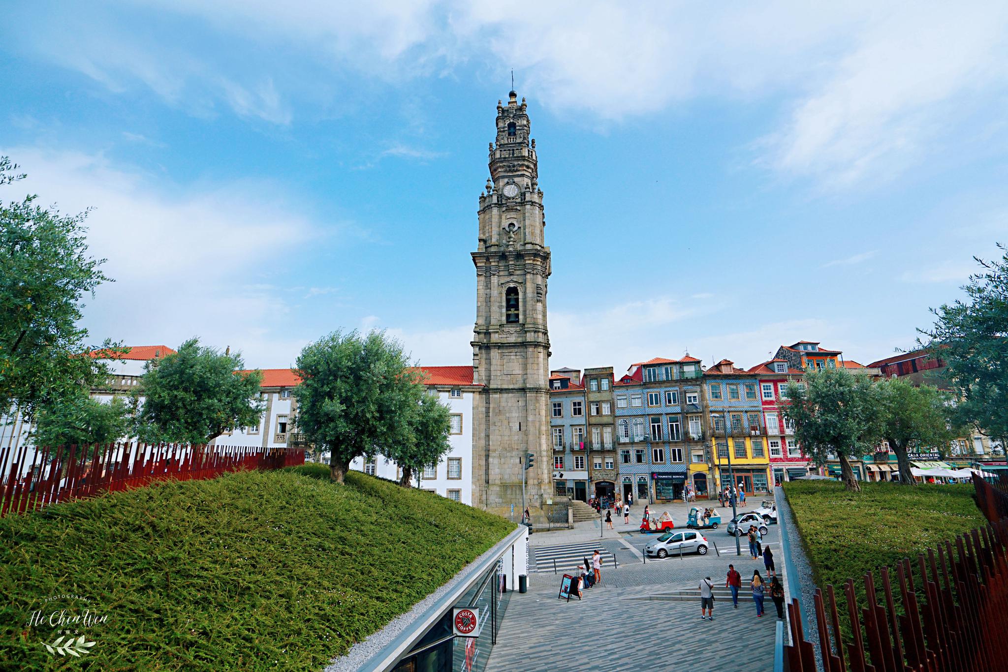 牧师塔又叫克莱瑞科塔,位于葡萄牙北部杜罗河出海口,是市中心的地标式