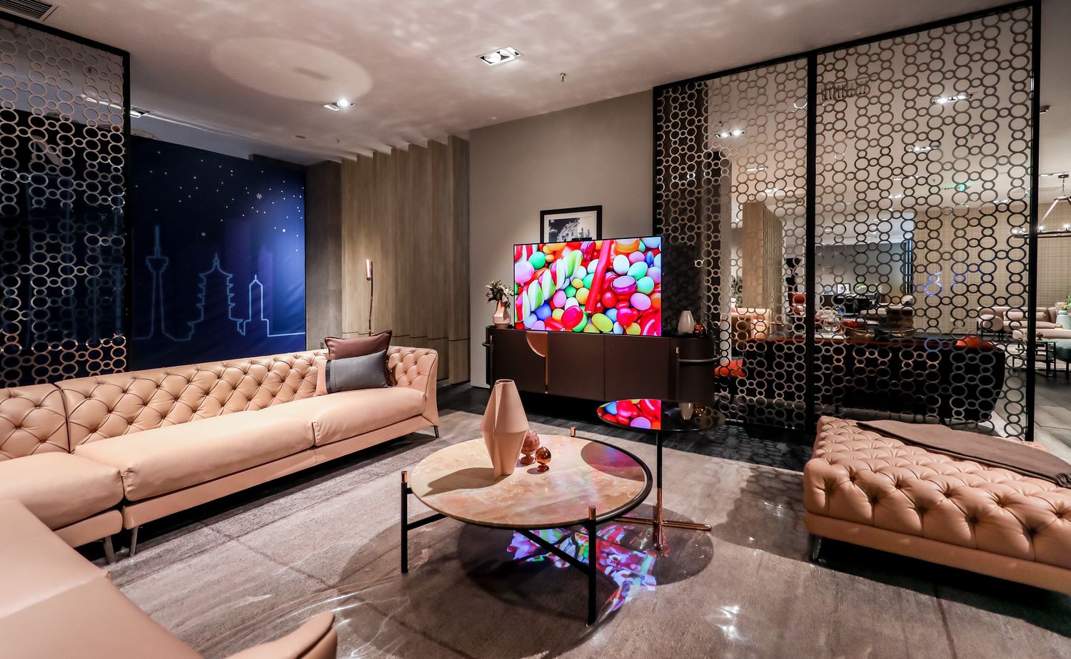 私人家庭影院遇上智能 华为智慧屏 X65让网友直呼真香！