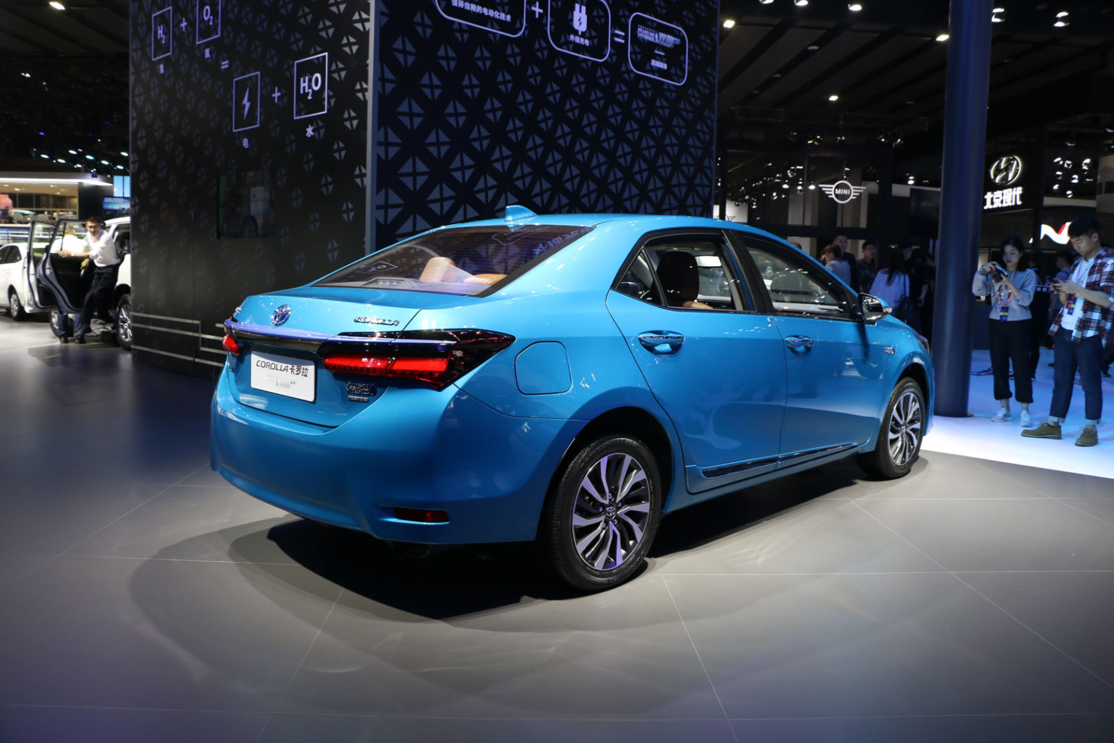 新增多项舒适性配置 卡罗拉双擎e 舒适版补贴后售18.18万元-新浪汽车