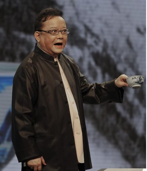 老婆像女儿,儿子像孙子,王刚与3婚妻儿近照显尴尬