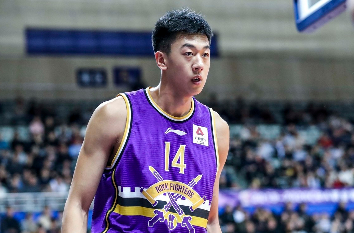 本赛季北控男篮在选秀大会选中王少杰,王少杰本赛季也得到了马布里