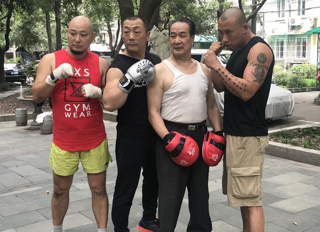 因贫穷走上拳坛79岁铁拳爷爷原以为是青铜结果是位王者