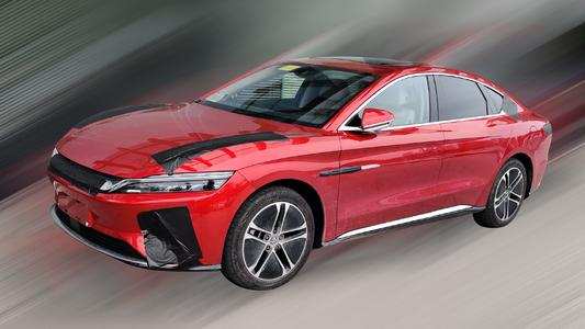 比亚迪汉ev实车现身！回头率100%，气场不输特斯拉