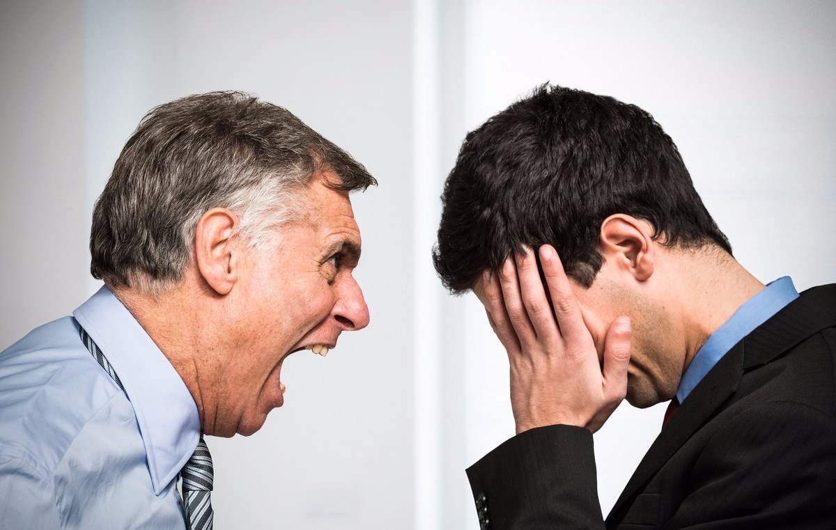 与领导大吵后奖金被扣500,多数人忍气吞声,聪明的员工都这样做