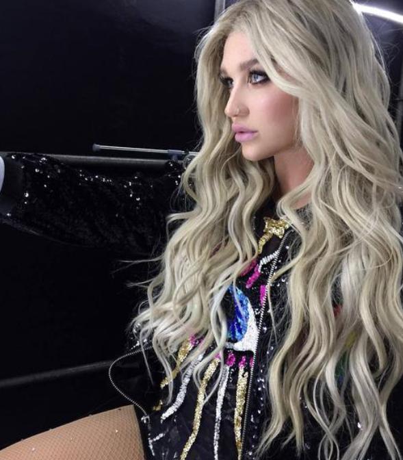 歌手出道走红,爆火后隐匿数年,自曝遭绑架性侵后退圈|性侵|达菲|凯莎