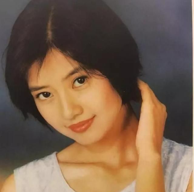 高圆圆少女时期照片曝光短发清爽干净清纯气质突出