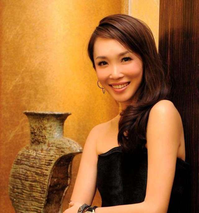 在早些时候,新加坡的"三大美人"是郑秀晶,郭妃丽以及范文芳.