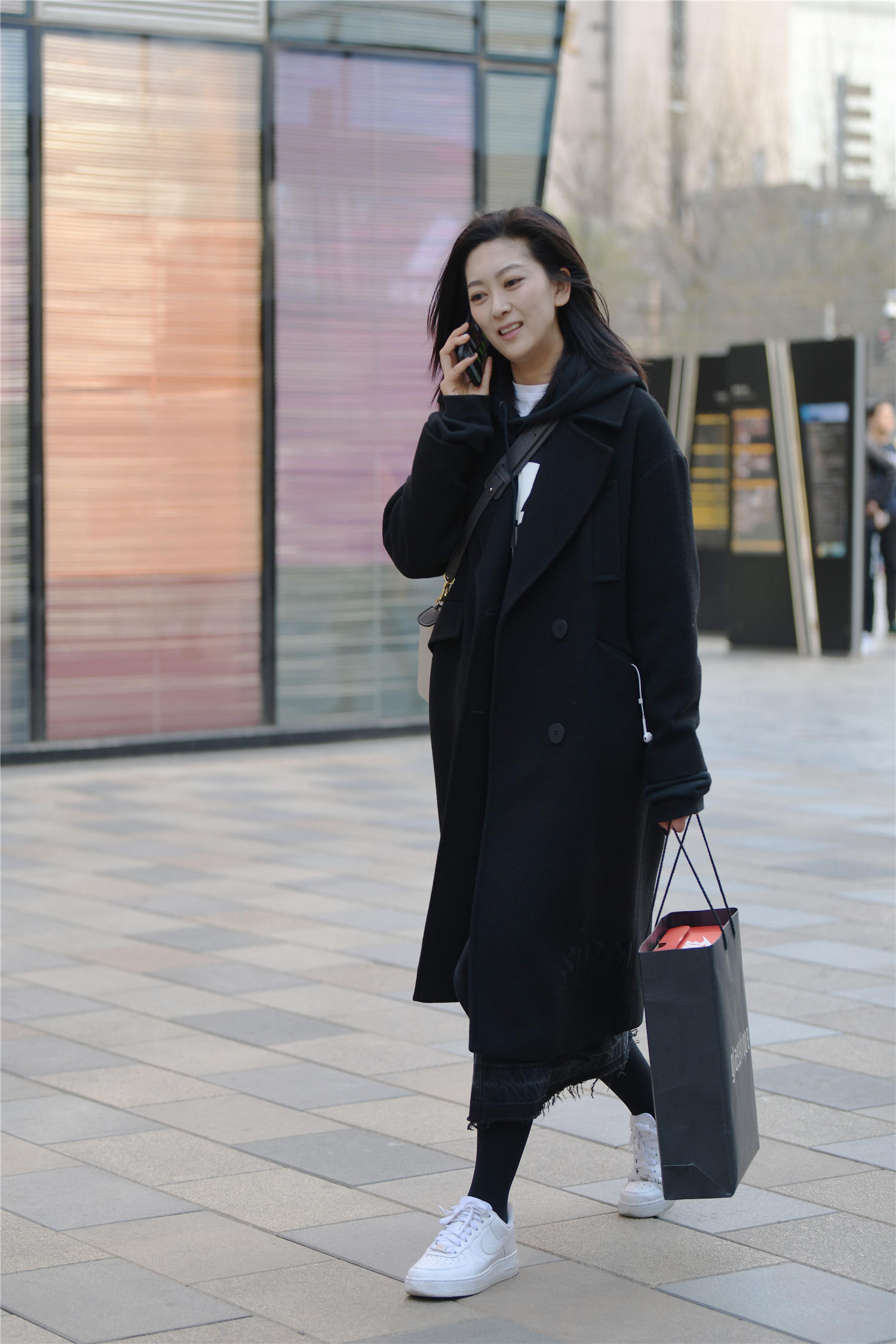 风衣的搭配会展现各种风格你喜欢哪一位姑娘的穿搭