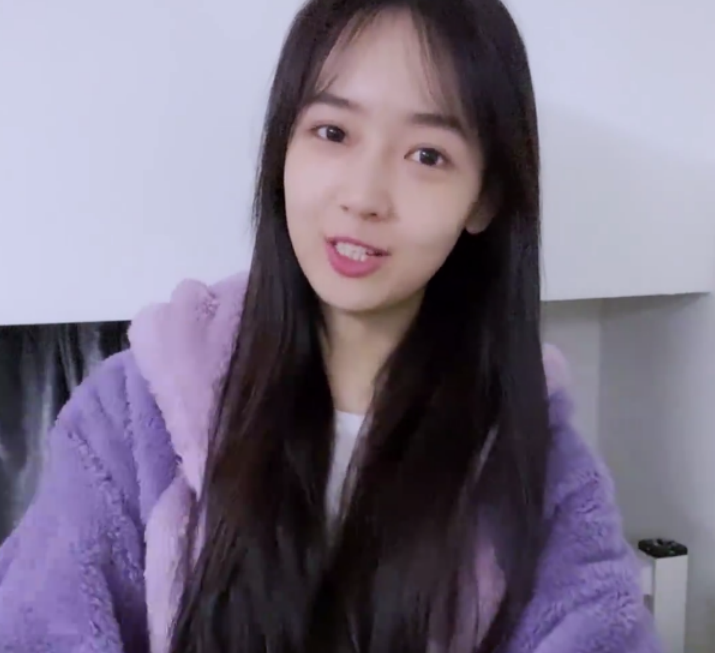 秦牛正威穿睡衣录视频,失去了滤镜待遇,这生图颜值爱了爱了