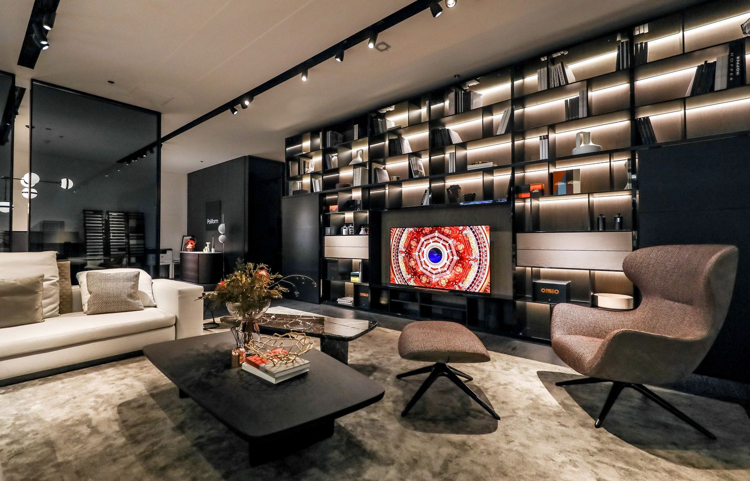 私人家庭影院遇上智能 华为智慧屏 X65让网友直呼真香！