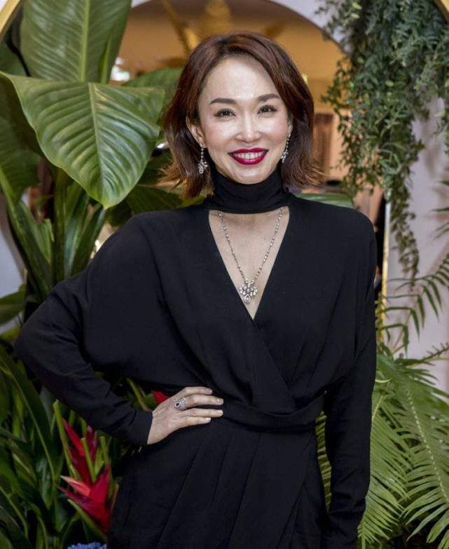 她被誉为新加坡三大美人之一因戏嫁给爱情