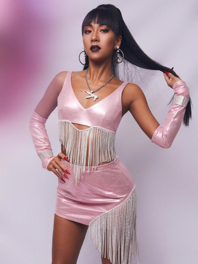 吉克隽逸真拉风西装真空上阵玩下衣失踪头顶比脸还大的蝴蝶结