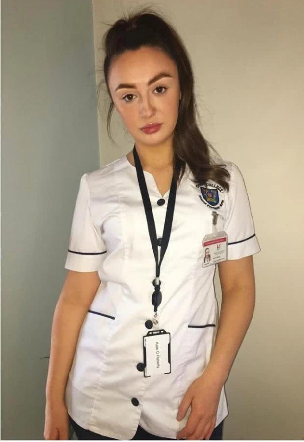 英国一护士年仅21岁前线抗疫,因自身健康难以保障,无奈写下遗嘱