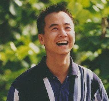 因身高多次被拒,演戏好上过春晚,41岁依然不老,母亲也成了演员