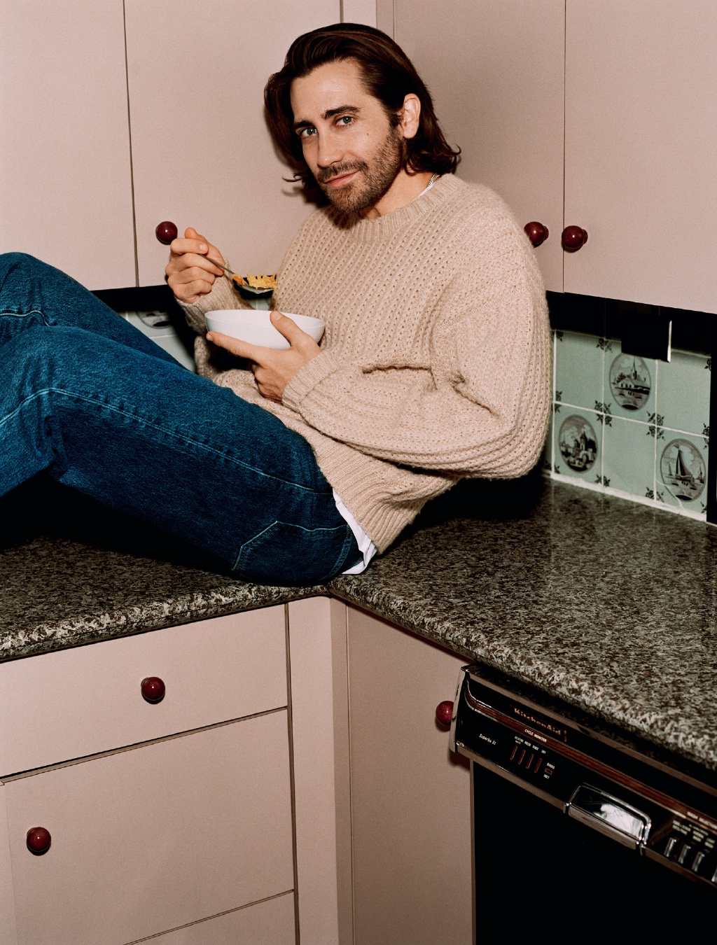 40岁杰克·吉伦哈尔写真曝光,一脸络腮胡却帅成男神典范