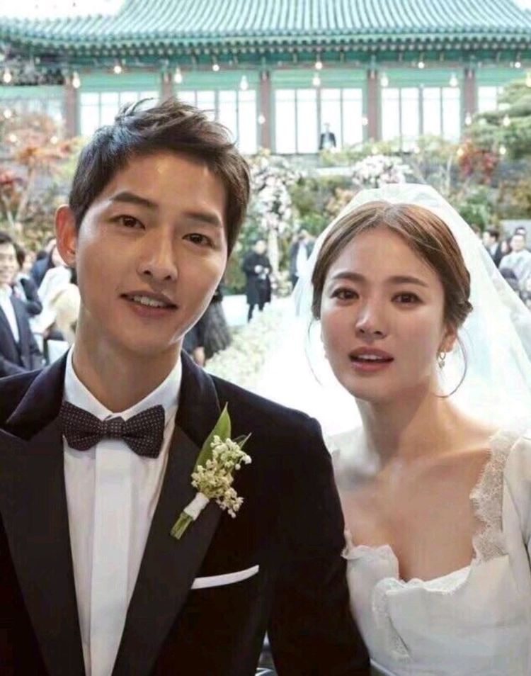 宋仲基拆婚房,宋慧乔兜售爱巢,后续来了双方经济公司做出回应