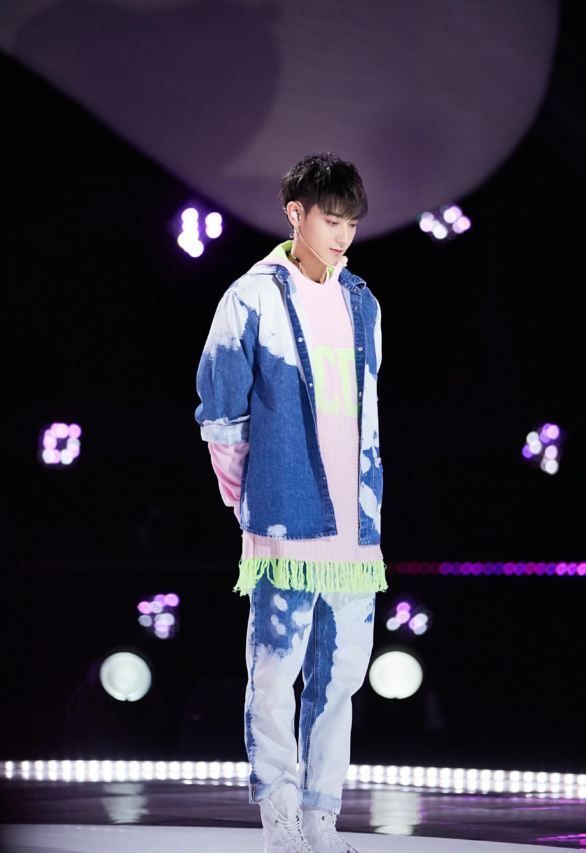 录制期间还和女学员亲密玩游戏,羡慕了