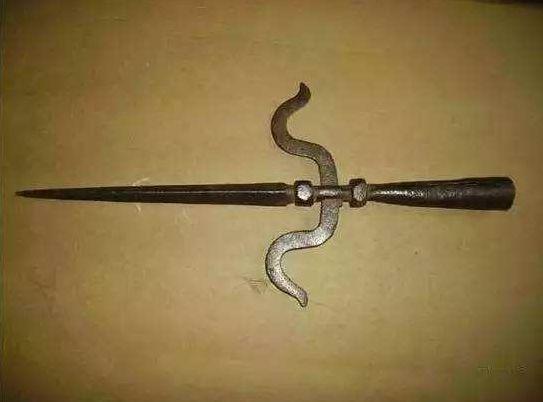 此武器重超300斤,千年来只有一位猛将用过,兵器随他死而消失