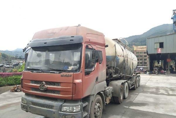 散装水泥运输老将依然在奋战,柳汽霸龙507重卡为啥这么受欢迎?
