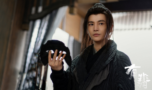 但是他《有翡》中饰演的是个反派人物,山川剑殷闻岚之子,清晖真人.