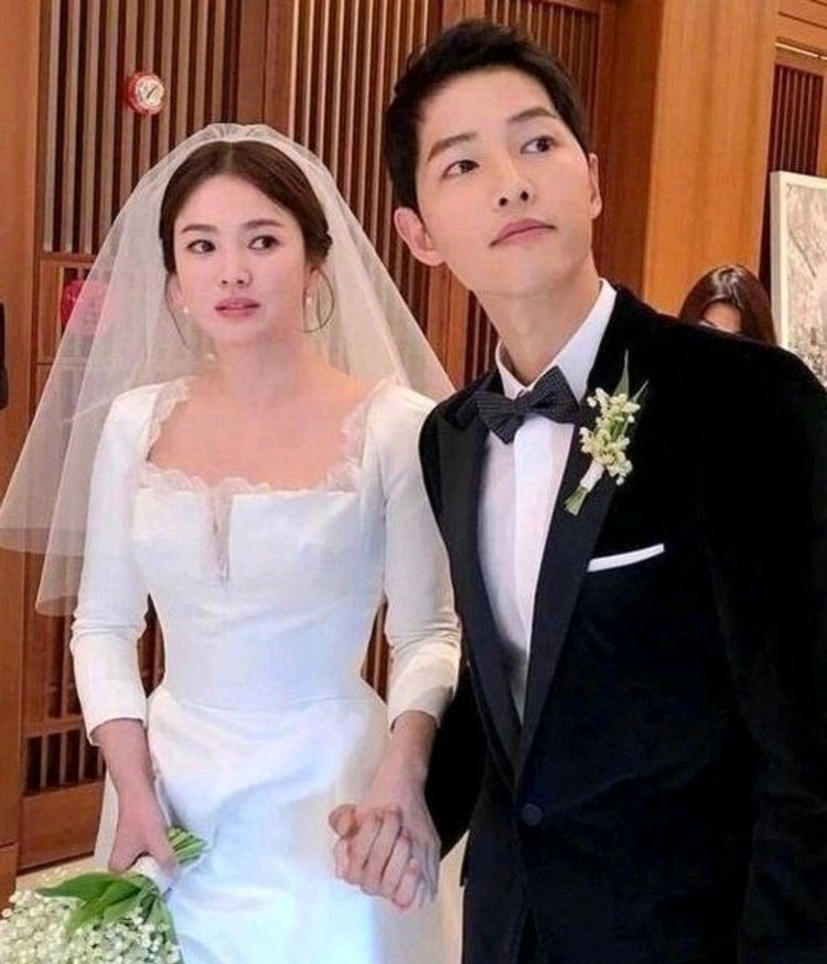 宋仲基拆婚房,宋慧乔兜售爱巢,后续来了双方经济公司做出回应