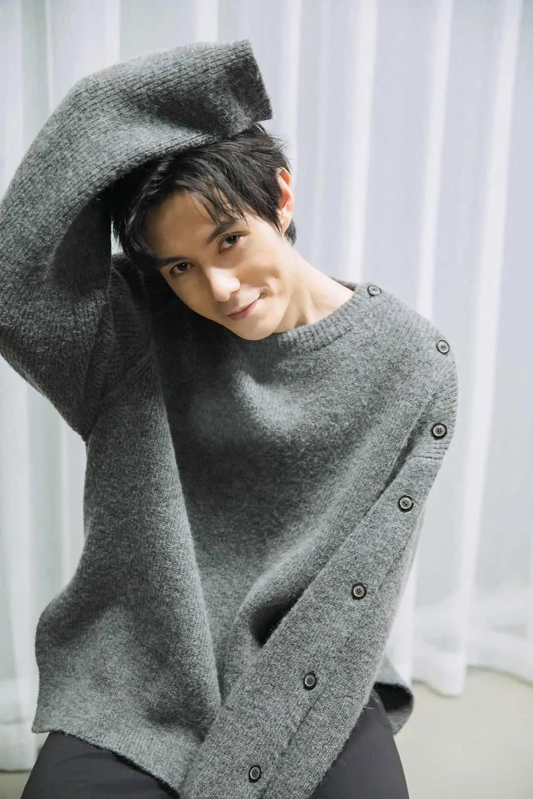 知名男星被爆泼硫酸威胁前任,出轨3位小花,前任半年吃3次避孕药