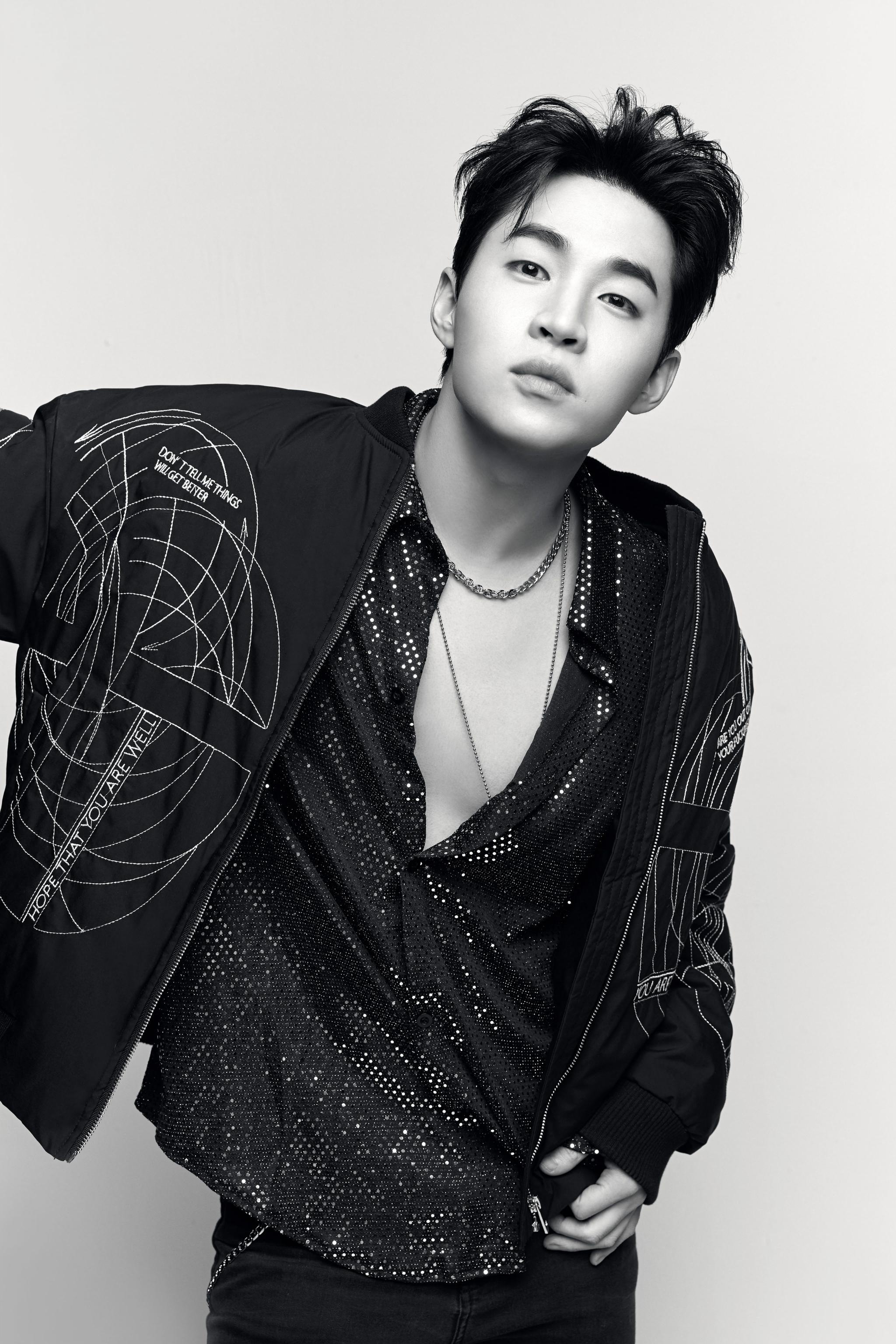 刘宪华出道12周年纪念日直播营业 "解忧式"教学欢乐不断