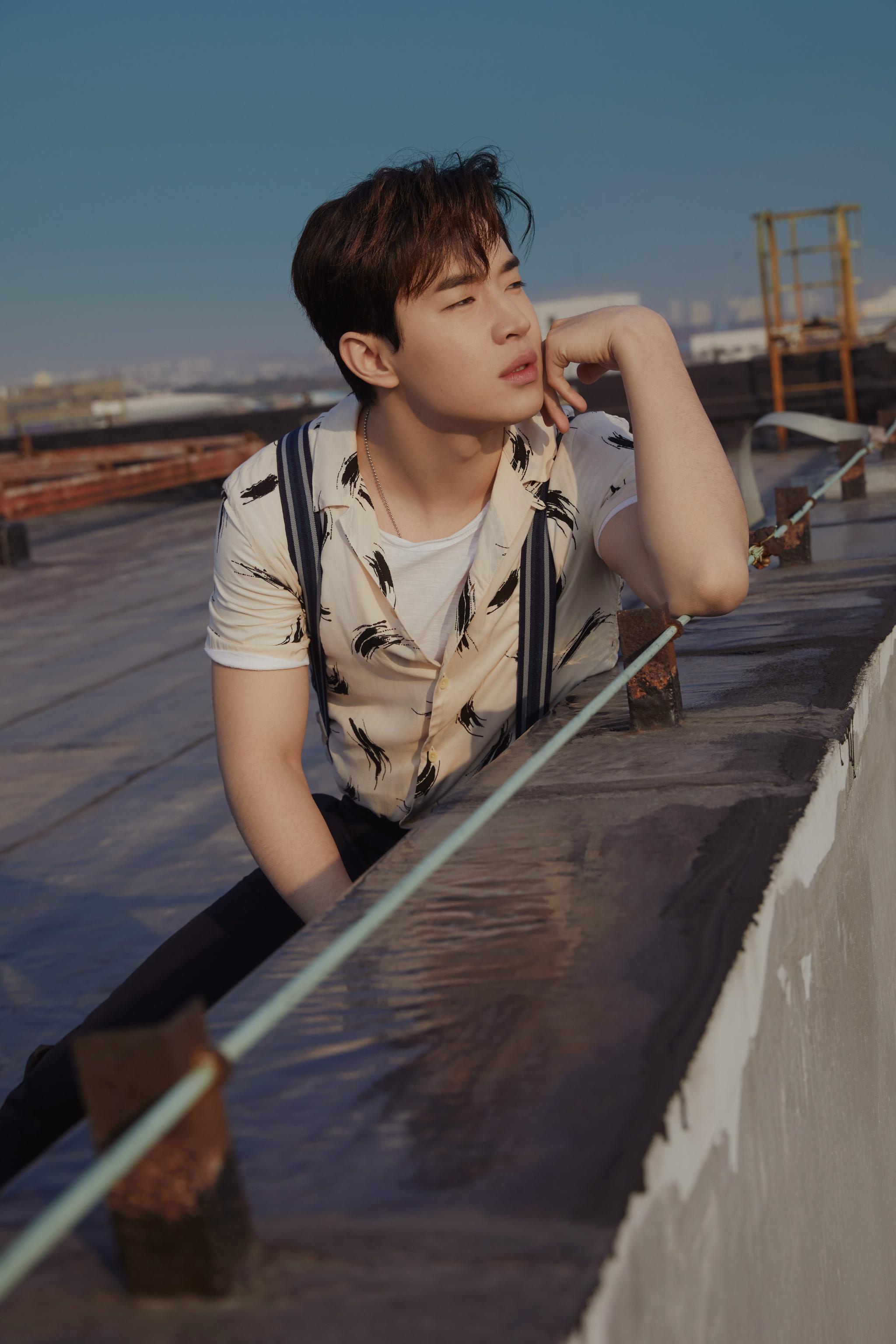 刘宪华出道12周年纪念日直播营业 "解忧式"教学欢乐不断