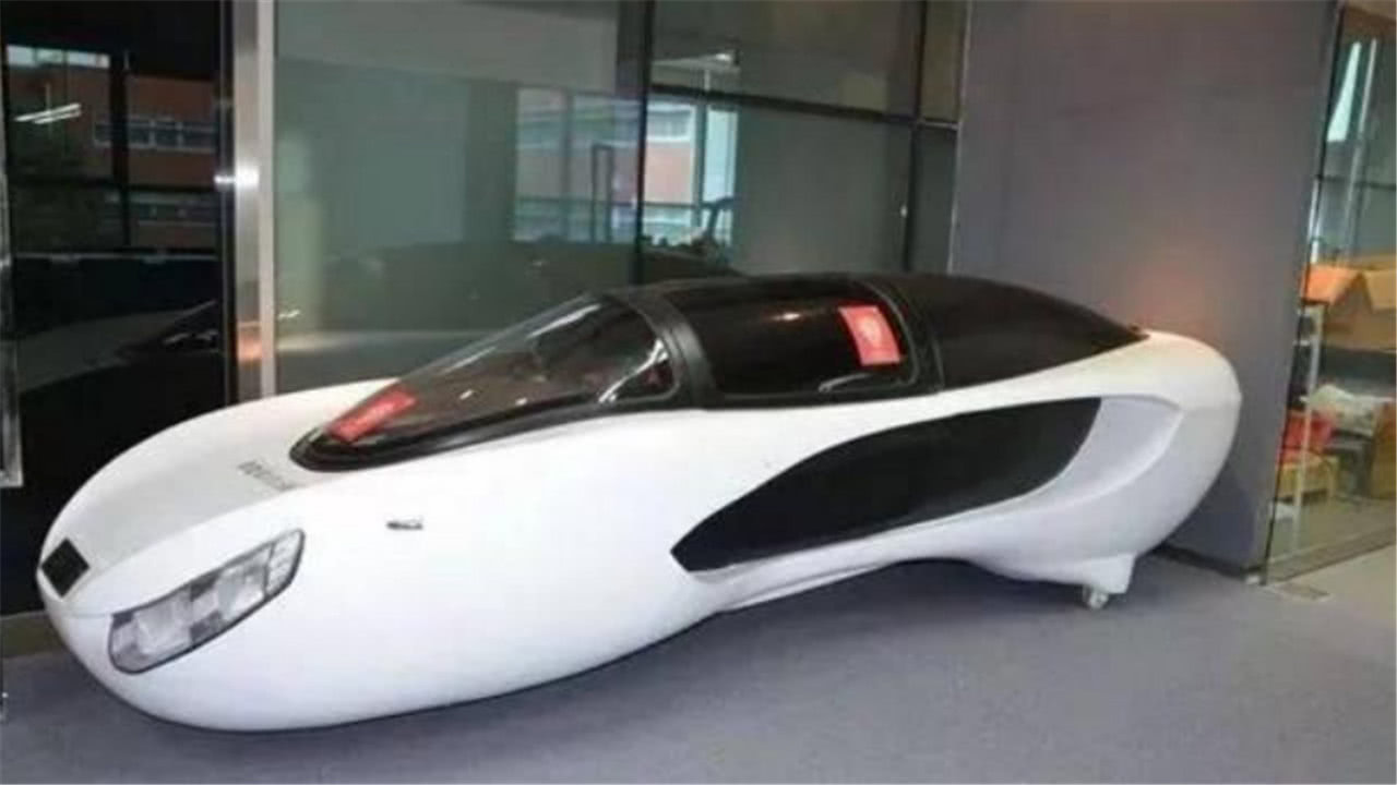 中国发明首款"不倒翁"电动车,时速120千米,能在马路横着走