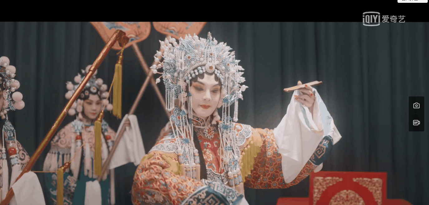 尹正女装再度爆红性感妩媚婀娜多姿抛媚眼时观众却想歪了