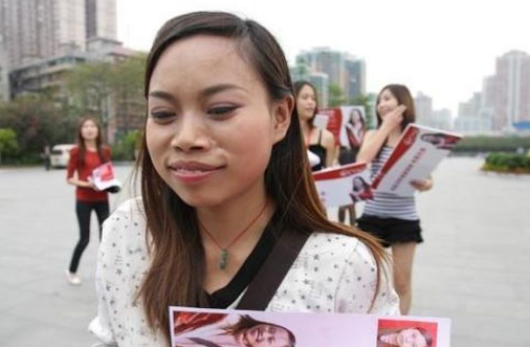 滚出去!"宁可死在美国也不回去"的罗玉凤,想嫁美国总统?
