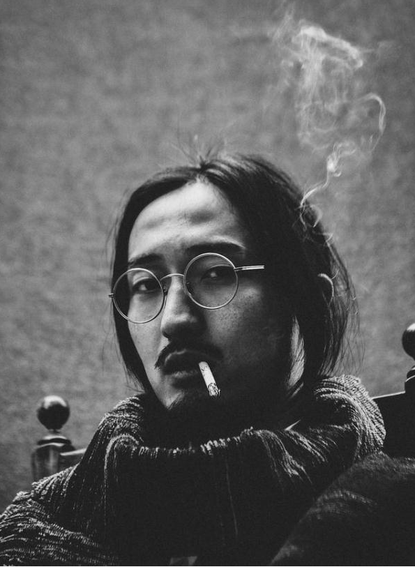 恋情再添实锤王传君齐溪喝咖啡后同回小区并肩散步状态好