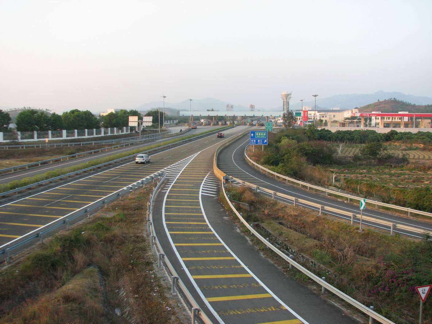 下高速错过出口怎么办?别去下一个路口,走这儿省时还不违规