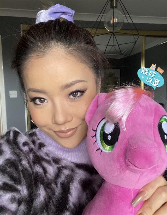 《创3》中非混血学员引争议,仲菲菲自信回怼,会成为下个王菊?