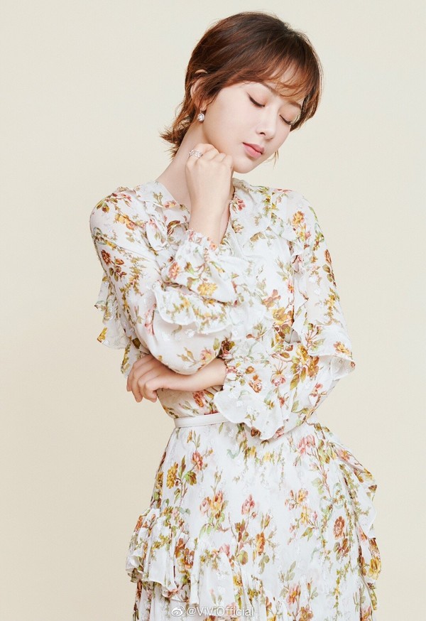 又到了穿碎花裙的季节!女明星撞衫也要穿,可盐可甜不是一般的美